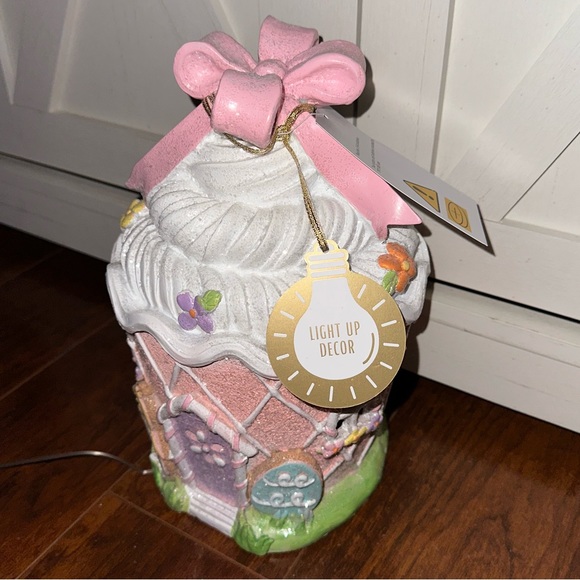 Easter Pastel LED Cupcake Gingerbread House - Picture 4 of 8